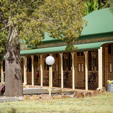 Overlander Homestead Motel Roma Buitenkant foto