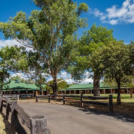 Overlander Homestead Motel Roma Buitenkant foto