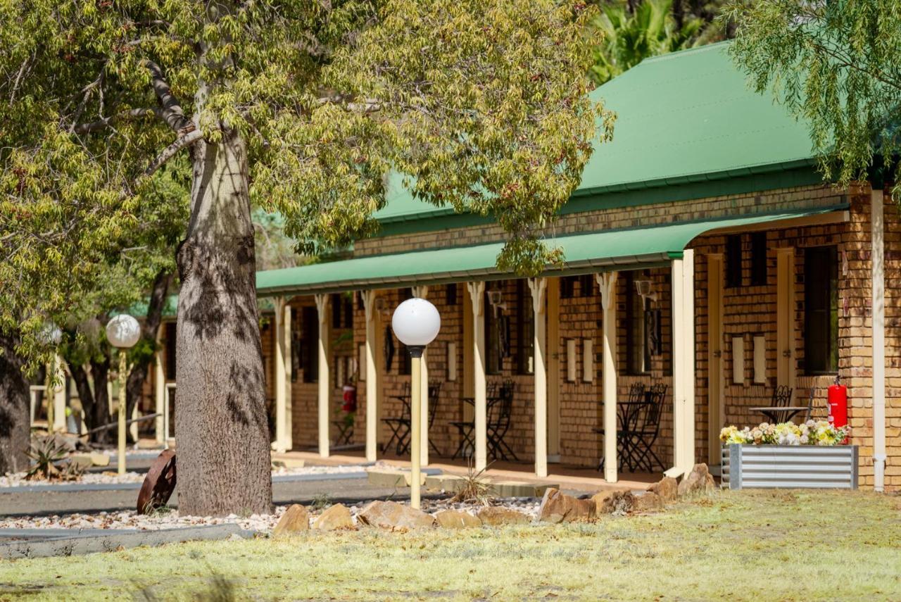 Overlander Homestead Motel Roma Buitenkant foto