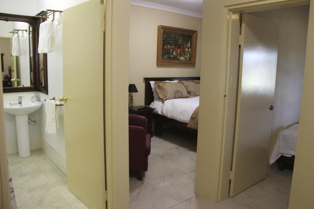 Overlander Homestead Motel Roma Kamer foto