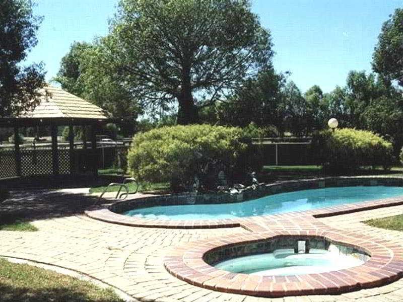Overlander Homestead Motel Roma Buitenkant foto