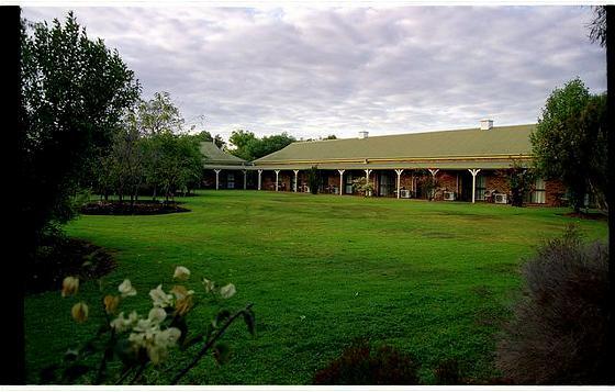 Overlander Homestead Motel Roma Buitenkant foto