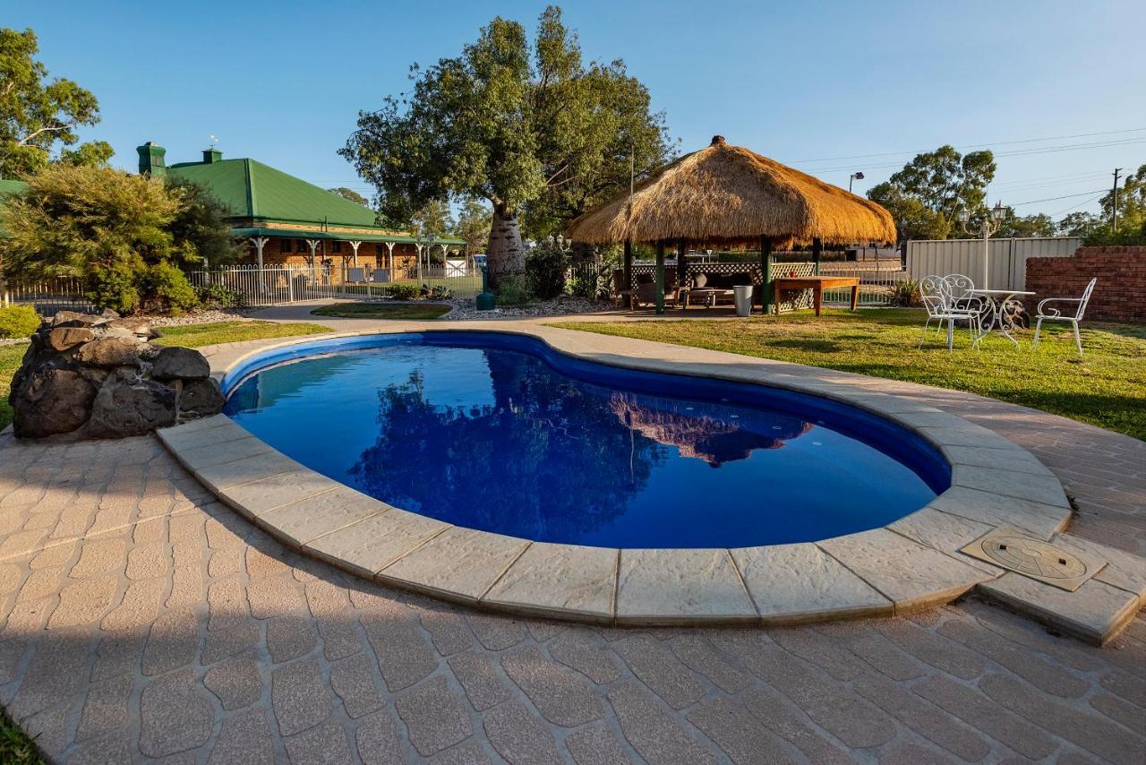 Overlander Homestead Motel Roma Buitenkant foto